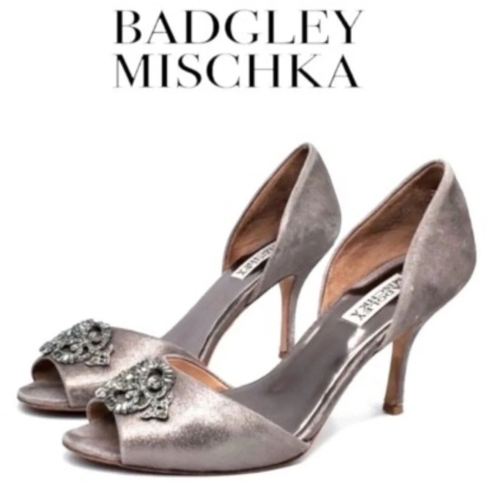 Badgley Mischka Salsa d’orsay Pewter Heels with Decorative Broch Size 6 1/2